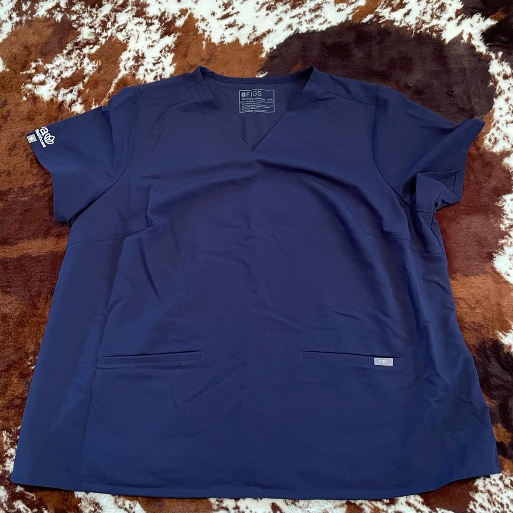4X Figs scrub top